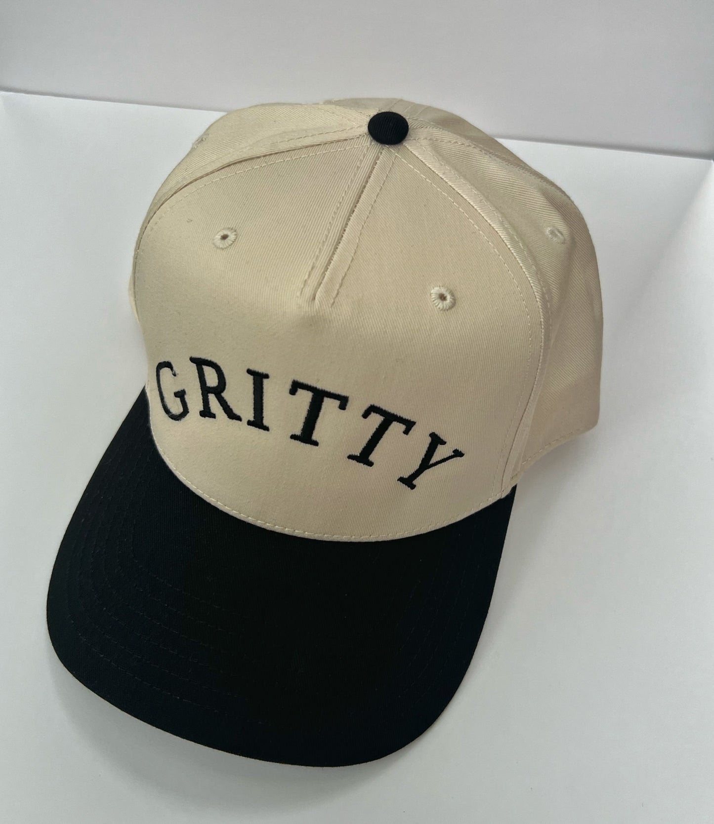 Gritty 5-Panel Curved Logo– Natural/Black