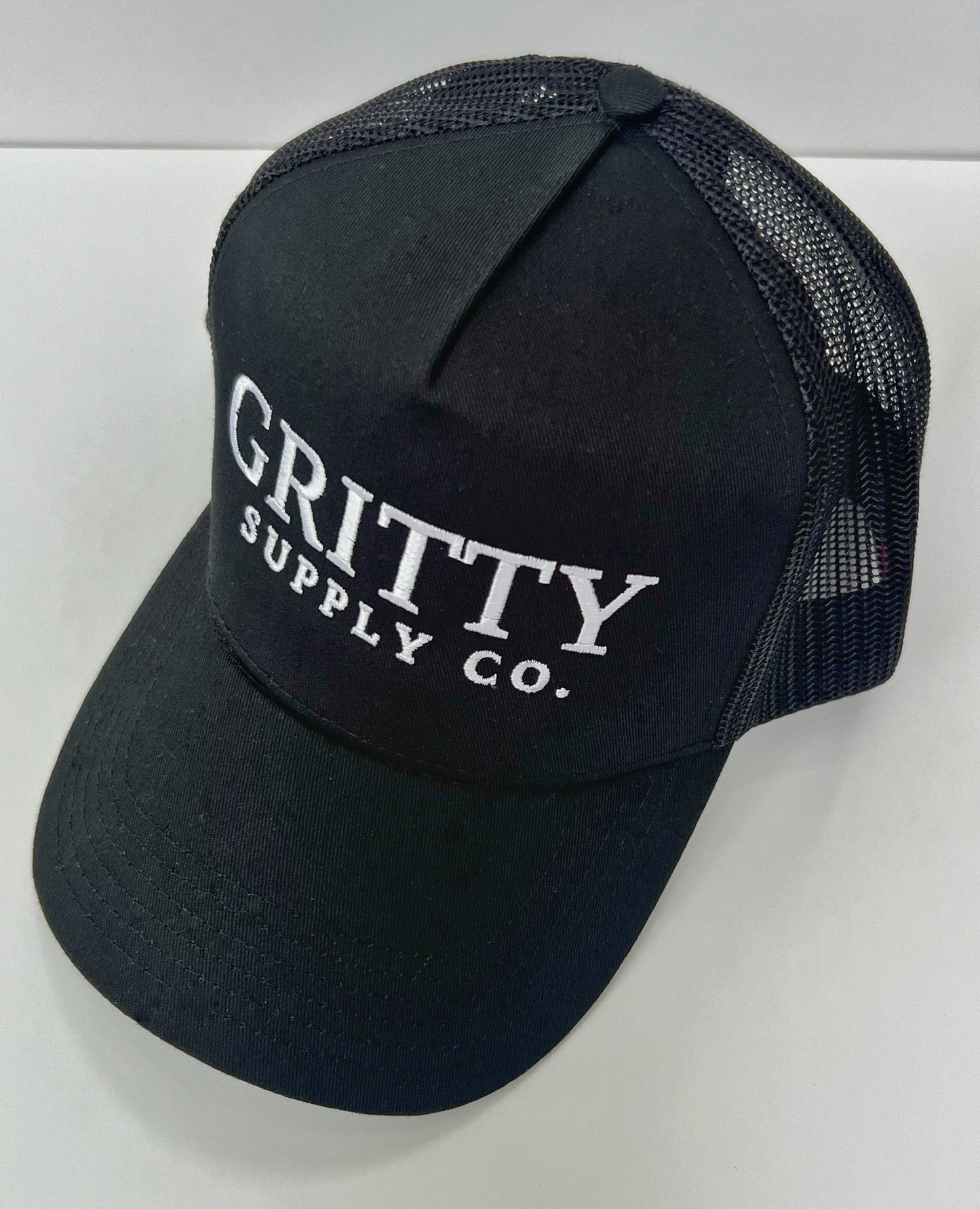 Gritty Classic Trucker – Black/White